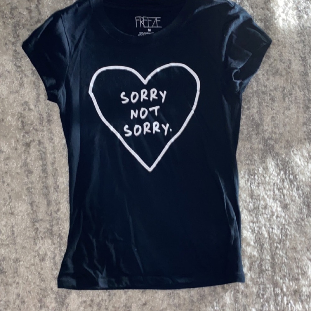 Black sorry not sorry t-shirt